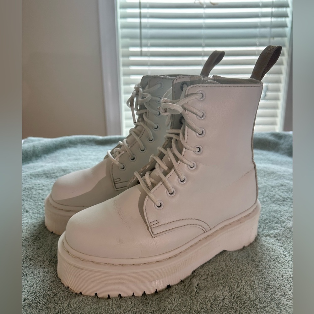 Dr Marten Vegan Leather Mono Jadon Boot
